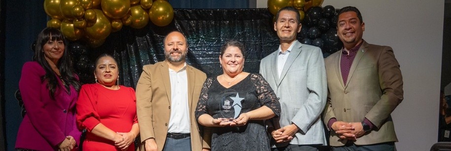 Jennifer Grisham accepting the inaugural MVUSD Shine Award in 2025